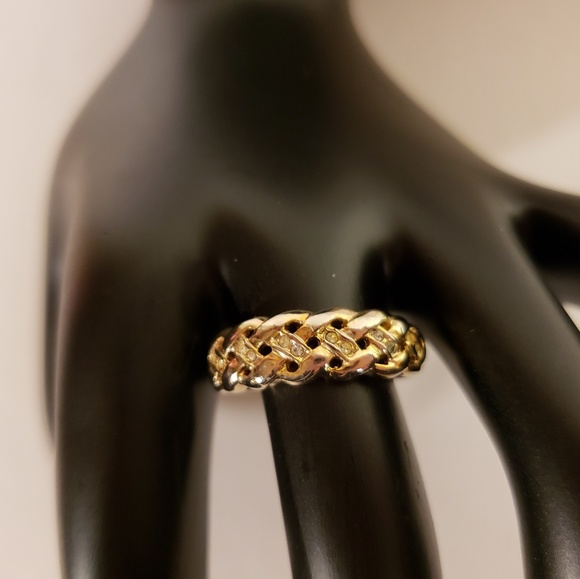 Vintage Fashion Crystal Goldtone Band Ring - Picture 4 of 5